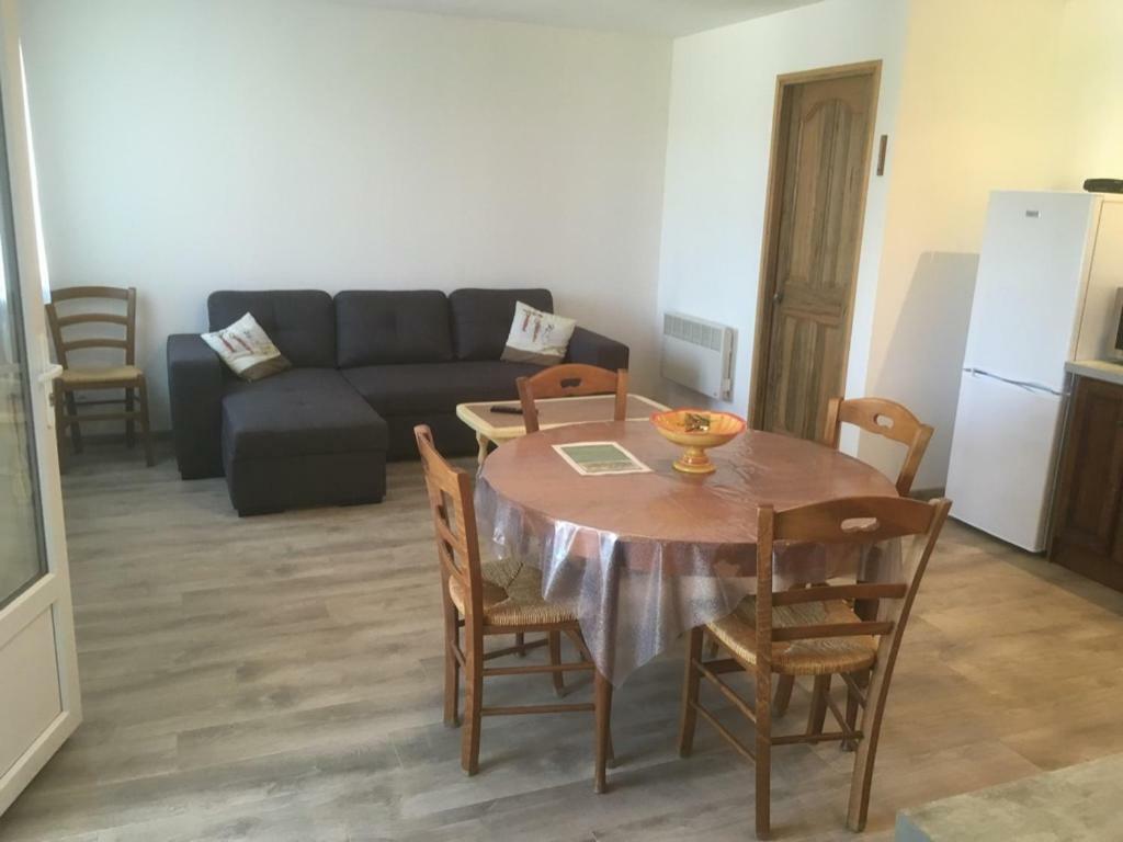 Gite Du Serre De Boudre Climatise, Spa Permanent Buisson 外观 照片